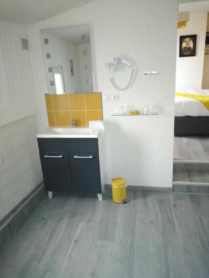 Les Remparts Hotel La Madelaine-sous-Montreuil Eksteriør billede