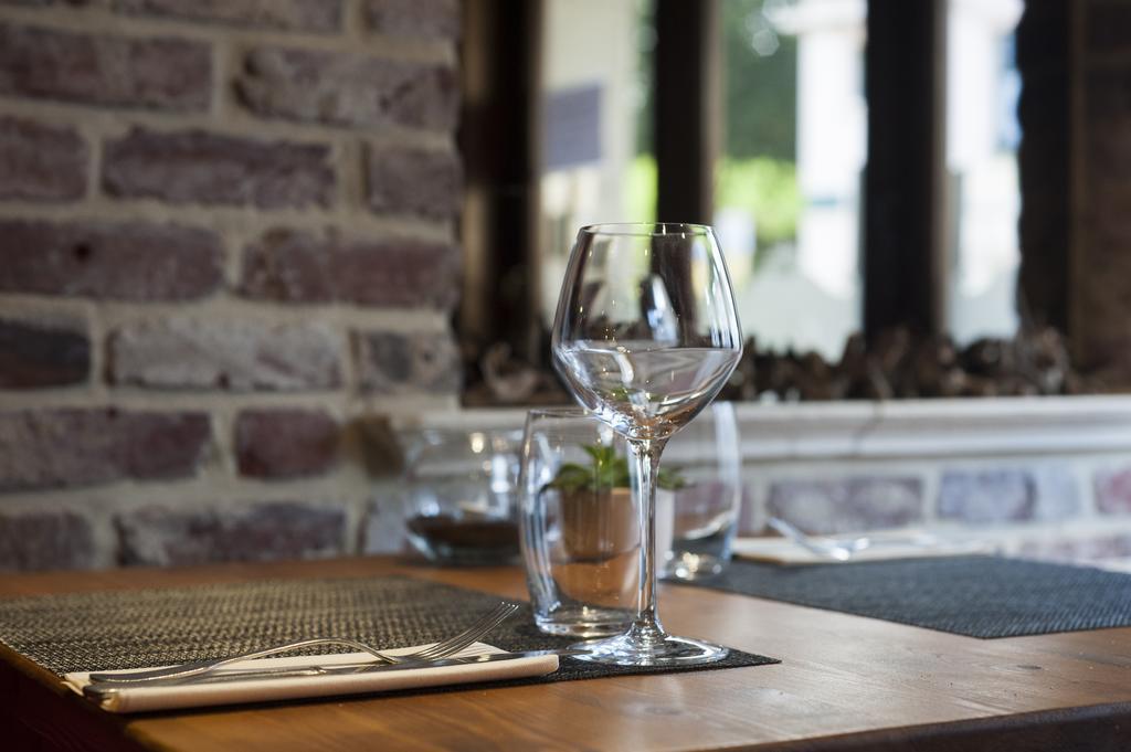 Les Remparts Hotel La Madelaine-sous-Montreuil Eksteriør billede